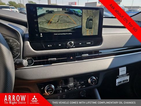 New 2025 Mitsubishi Outlander SE image 24