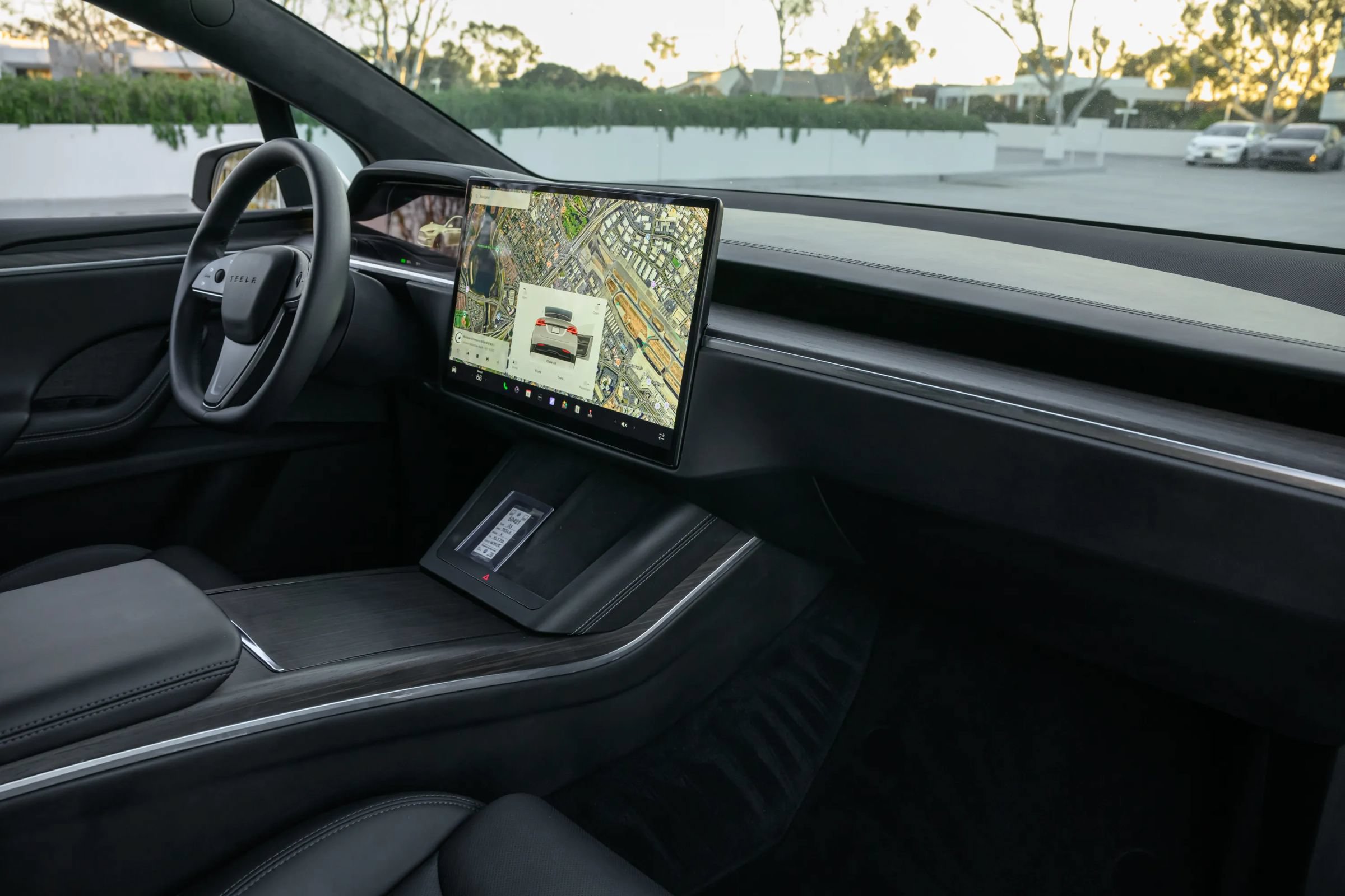 Used 2024 Tesla Model X AWD/4WD image 18