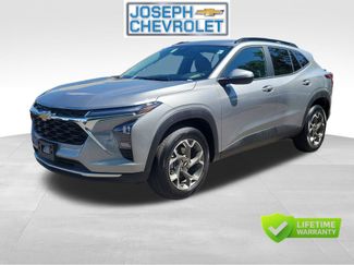 Used 2025 Chevrolet Trax LT w/ LT Convenience Package FWD video 2