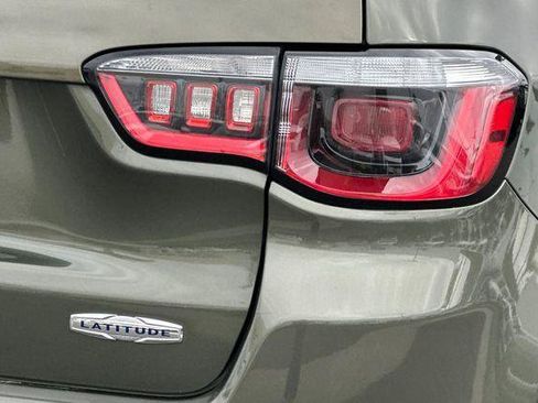 Used 2017 Jeep Compass Latitude FWD image 26