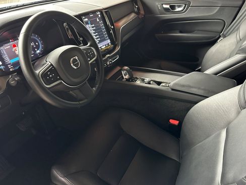 Used 2024 Volvo XC60 B5 Core image 10