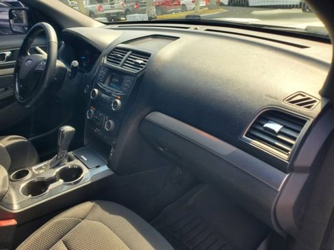 Certified 2018 Ford Explorer XLT image 32