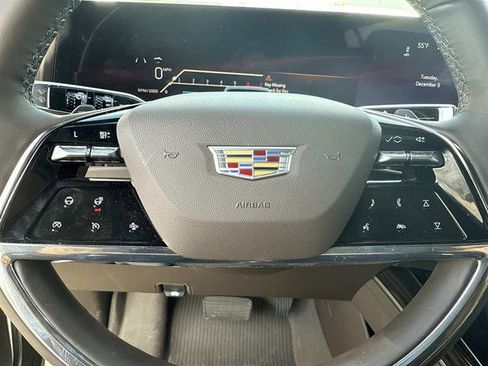 Used 2025 Cadillac Escalade ESV Premium Luxury w/ Touring Package image 23