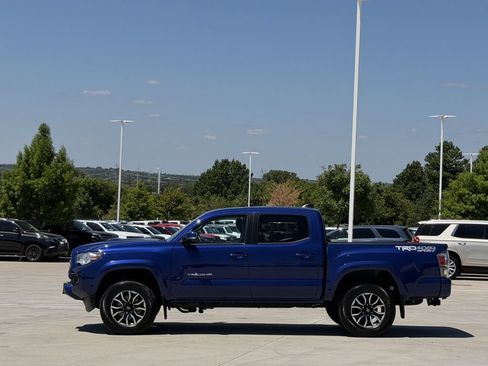 Used 2023 Toyota Tacoma TRD Sport w/ TRD Premium Sport Package AWD/4WD image 3