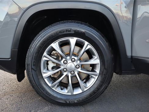 Used 2021 Jeep Cherokee Latitude Lux w/ Sun & Sound Group image 11