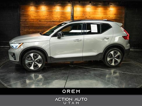 Used 2023 Volvo XC40 B4 Ultimate image 1