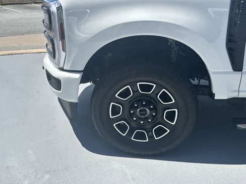 Used 2025 Ford F250 Platinum w/ FX4 Off-Road Package image 19