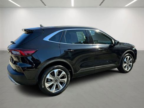 Used 2025 Ford Escape Platinum image 4