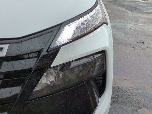 Used 2025 Nissan Rogue SV image 10