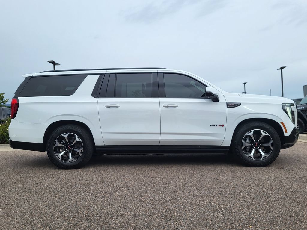 Used 2025 GMC Yukon XL AT4 w/ AT4 Premium Plus Package AWD/4WD image 4