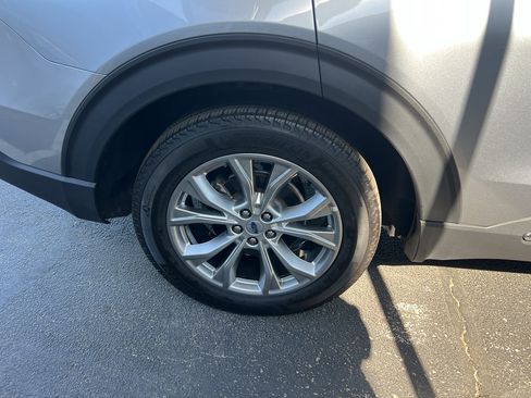 Used 2024 Ford Explorer Limited image 9