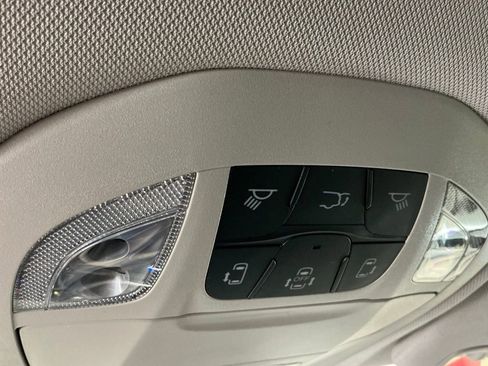 Used 2024 Chrysler Pacifica Touring-L image 29