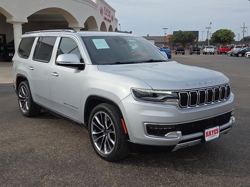 Used 2022 Jeep Wagoneer Series III w/ Premium Group I AWD/4WD image 5