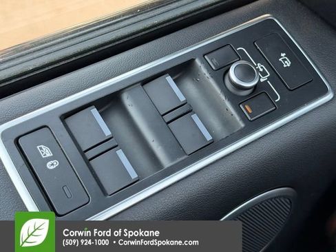 Used 2017 Land Rover Range Rover Supercharged AWD/4WD image 23