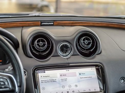 Used 2019 Jaguar XJ R-Sport image 28