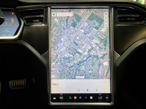Used 2013 Tesla Model S Performance RWD image 32