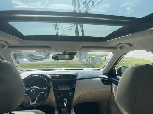 Used 2018 Nissan Rogue SL w/ Premium Package image 11