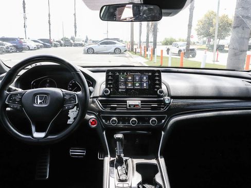 Used 2018 Honda Accord Sport image 19