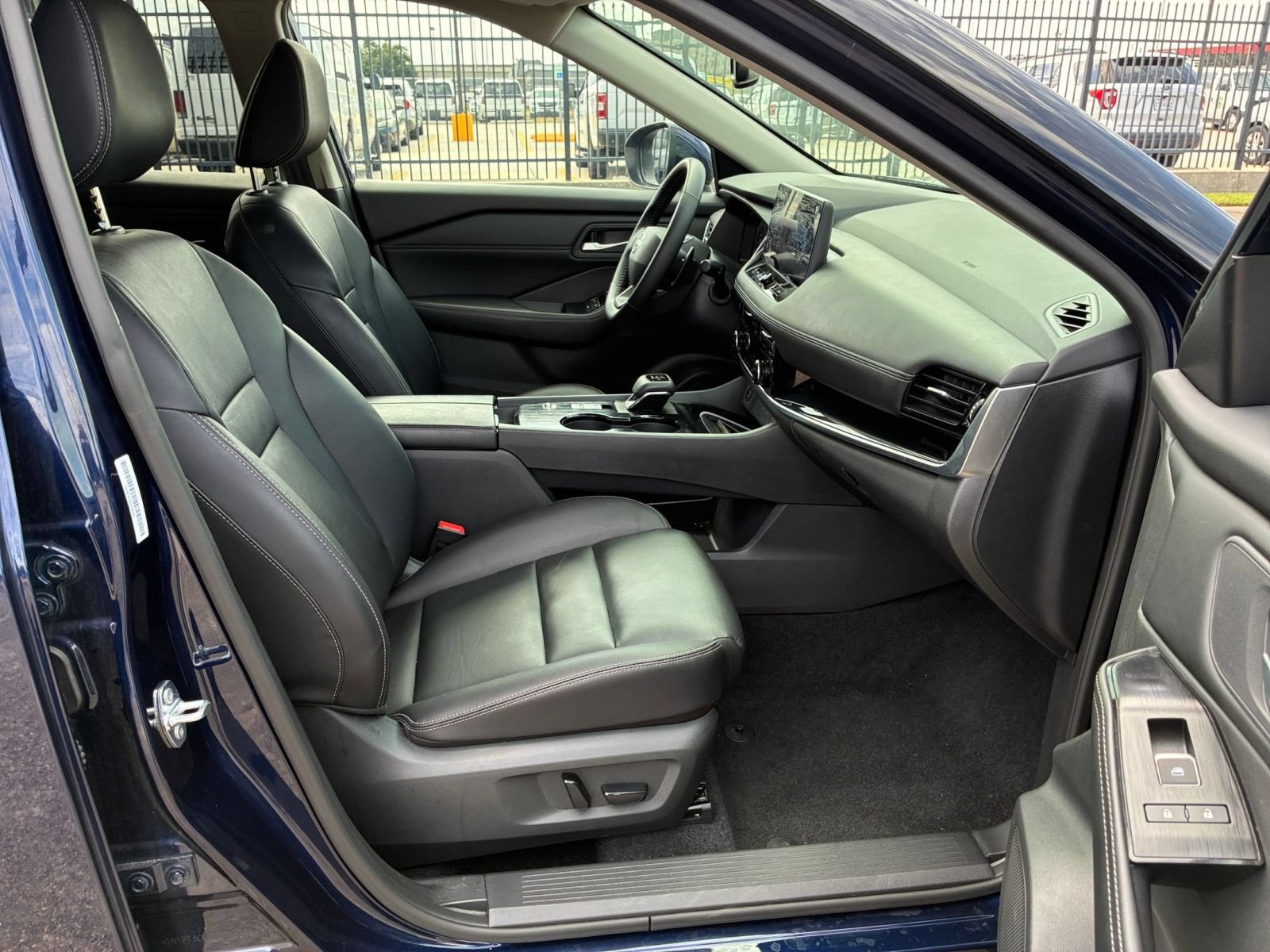 Used 2026 Nissan Rogue SL FWD image 37