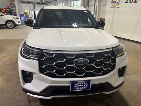 New 2026 Ford Explorer Platinum AWD/4WD image 3