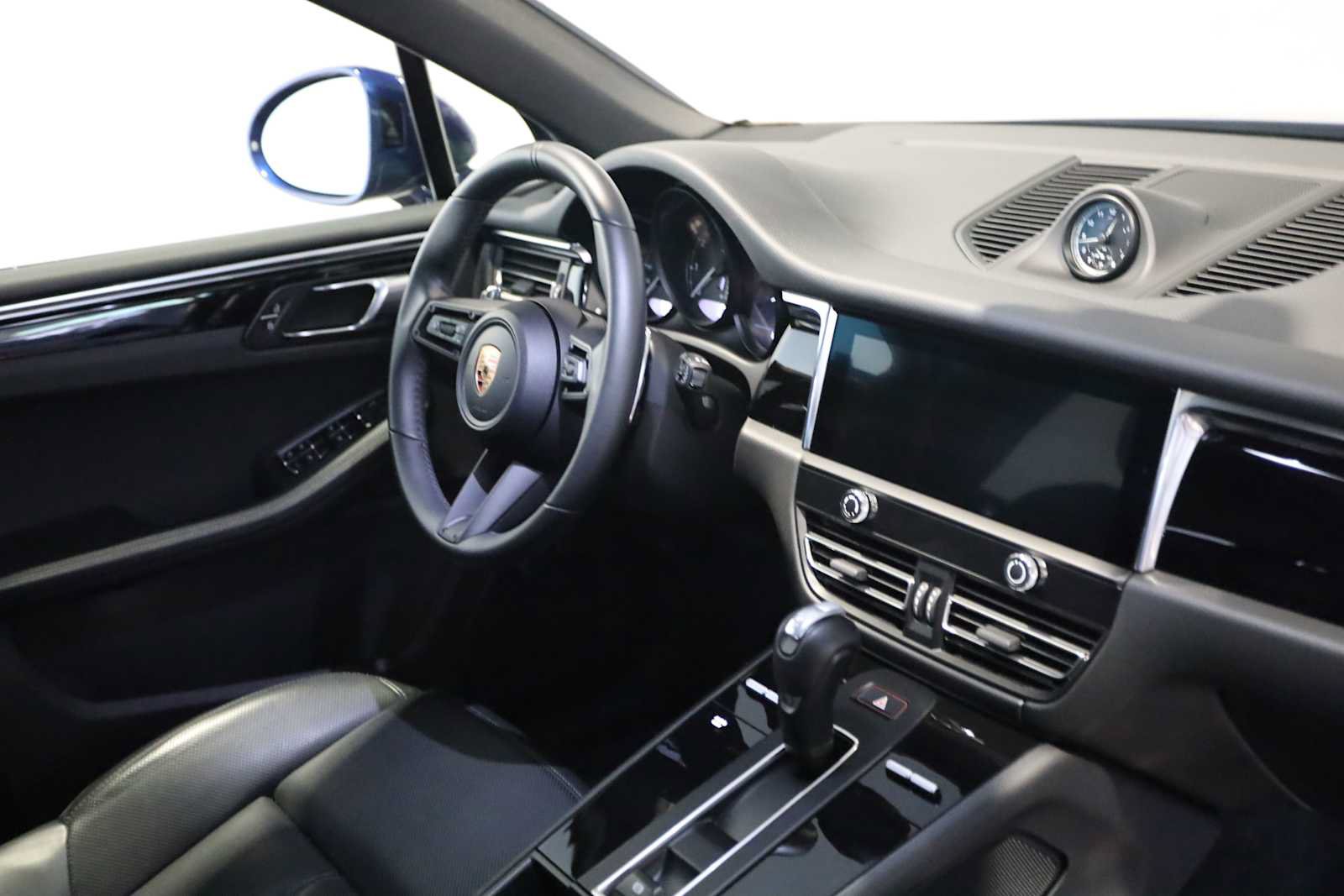Used 2025 Porsche Macan AWD/4WD image 12