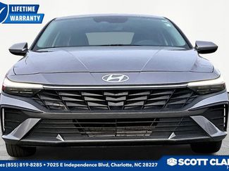 Used 2024 Hyundai Elantra SEL video 2