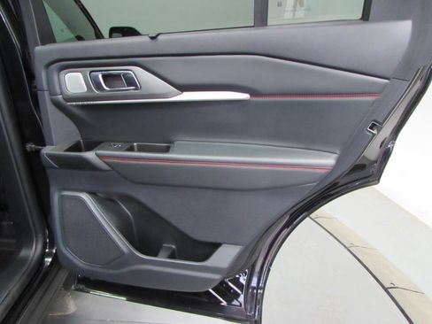 Used 2025 Ford Explorer ST AWD/4WD image 19