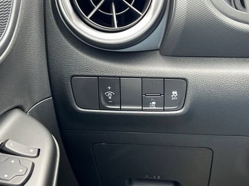 Used 2023 Hyundai Kona SE FWD image 36