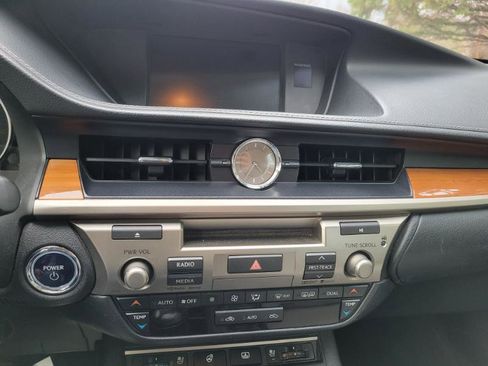 Used 2015 Lexus ES 300h w/ Navigation System Package image 25