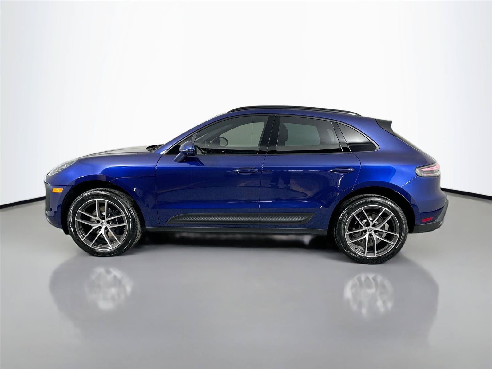 Certified 2026 Porsche Macan Turbo AWD/4WD image 2