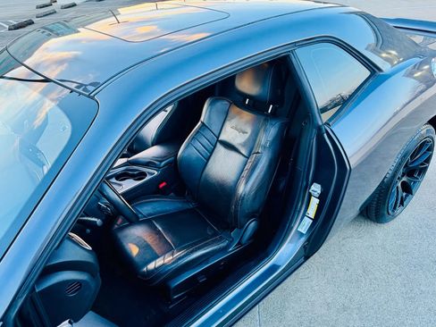 Used 2016 Dodge Challenger SRT w/ Technology Group image 58