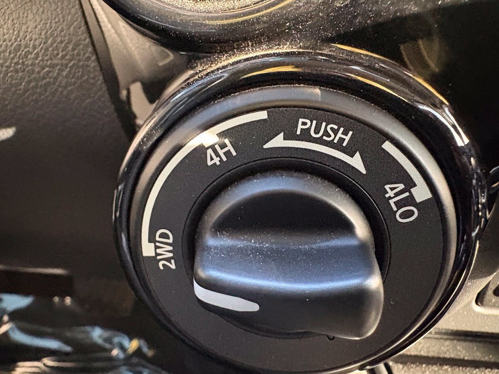 Used 2024 Nissan Titan SV w/ SV Convenience Package AWD/4WD image 25