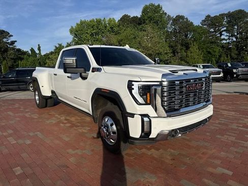 Used 2024 GMC Sierra 3500 Denali w/ Denali Reserve Package AWD/4WD image 19