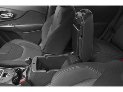 Used 2015 Jeep Cherokee Latitude FWD image 18