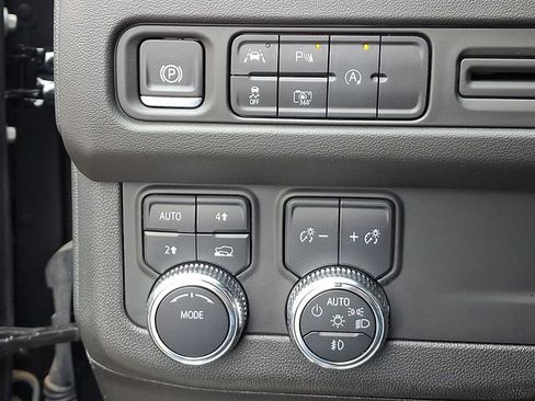 Used 2024 GMC Yukon XL SLT image 28