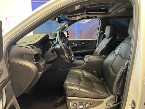 Used 2019 Cadillac Escalade Platinum AWD/4WD image 2