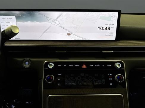 Used 2025 Genesis GV80 2.5T Prestige image 9