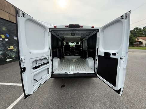 Used 2025 RAM ProMaster 2500 w/ Convenience Group FWD image 15