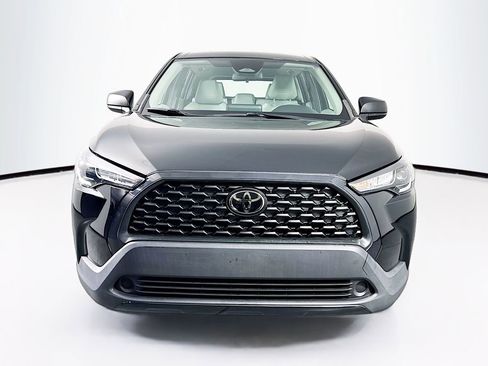 Used 2023 Toyota Corolla Cross L image 2