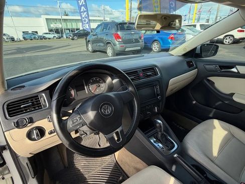 Used 2011 Volkswagen Jetta SE image 16