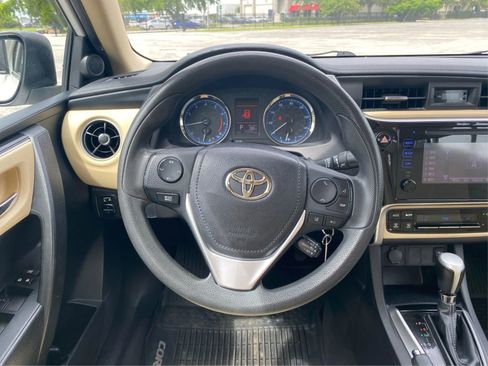 Used 2018 Toyota Corolla LE FWD image 14