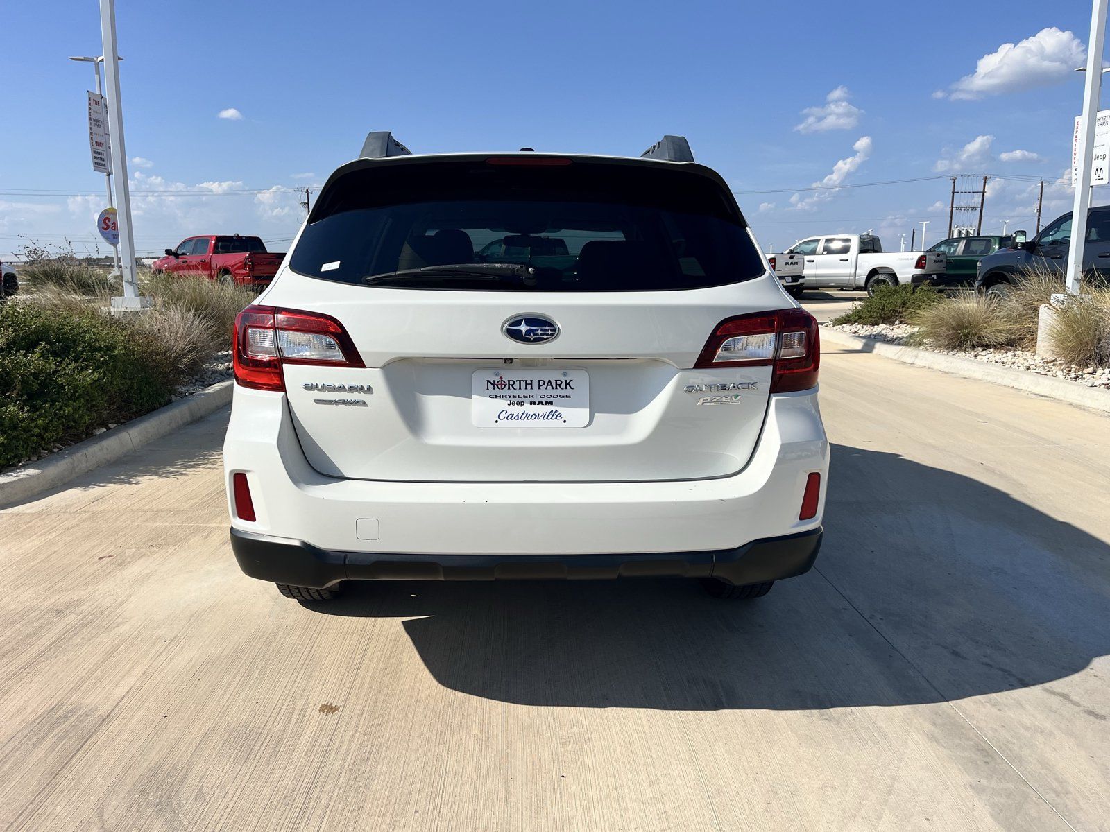 Used 2015 Subaru Outback 2.5i Premium AWD/4WD image 4
