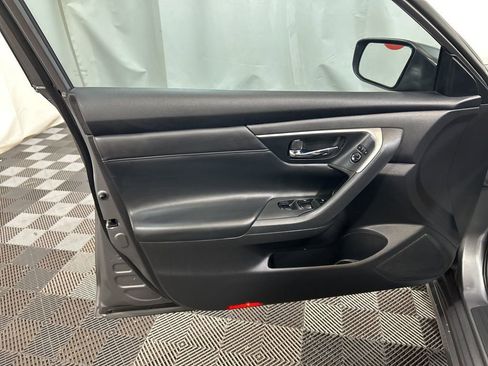 Used 2015 Nissan Altima 2.5 SV image 21