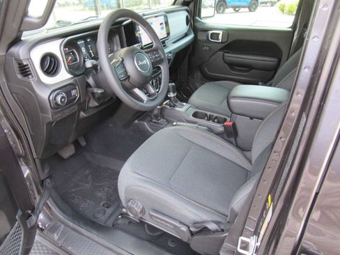 Used 2025 Jeep Wrangler Sport S image 20