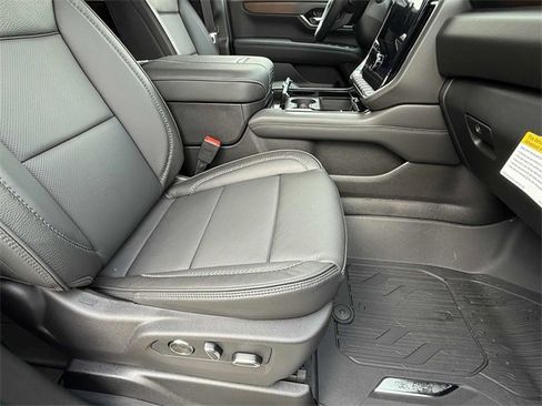 New 2026 GMC Yukon Denali w/ Denali Reserve Package image 3