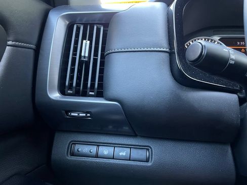 Used 2025 Nissan Pathfinder SL AWD/4WD image 14