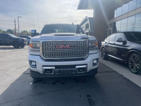 Used 2019 GMC Sierra 2500 Denali w/ Duramax Plus Package image 2