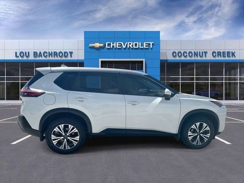 Used 2023 Nissan Rogue SV image 9