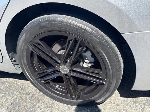 Used 2018 Toyota Camry SE w/ Audio Package FWD image 28