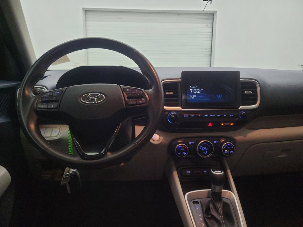 Used 2024 Hyundai Venue Limited FWD image 22